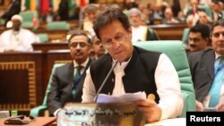 پاکستان کے وزیر اعظم عمران خان نے وفد کے ہمراہ کانفرنس میں شرکت کی۔