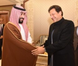 عمران خان سعودی عرب کے ولی عہد محمد بن سلمان کے ساتھ ،