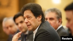 عمران خان چین کے گریٹ پیپل ہال میں چینی قیادت کے ساتھ مذاکرات کر رہے ہیں۔ 2 نومبر 2018